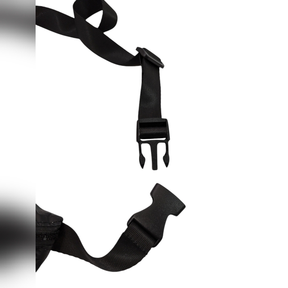 Vuori Aloha Collection Mini Hip Pack Black Belt Bag Fannie Pack Size OS - Picture 4 of 8